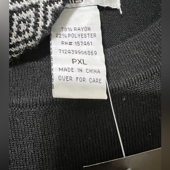 NWT Petite XL Sweater with Scarf Black White - Picture 3 of 5
